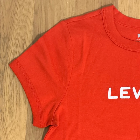 Levi’s Red Y2K Retro Logo Casual T-Shirt NWT - Picture 6 of 6